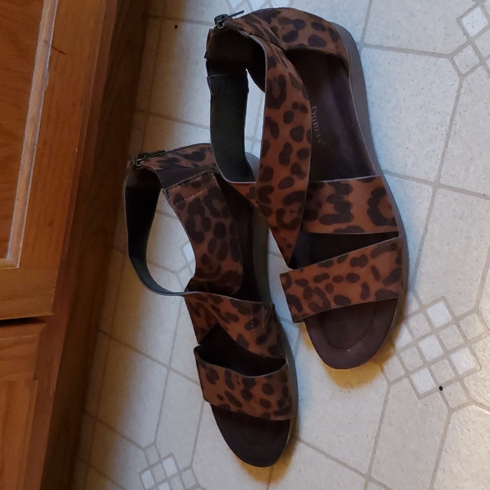 Pierre Dumas leopard sandals